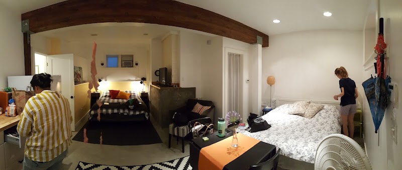 Airbnb (2) in Portland OR, USA